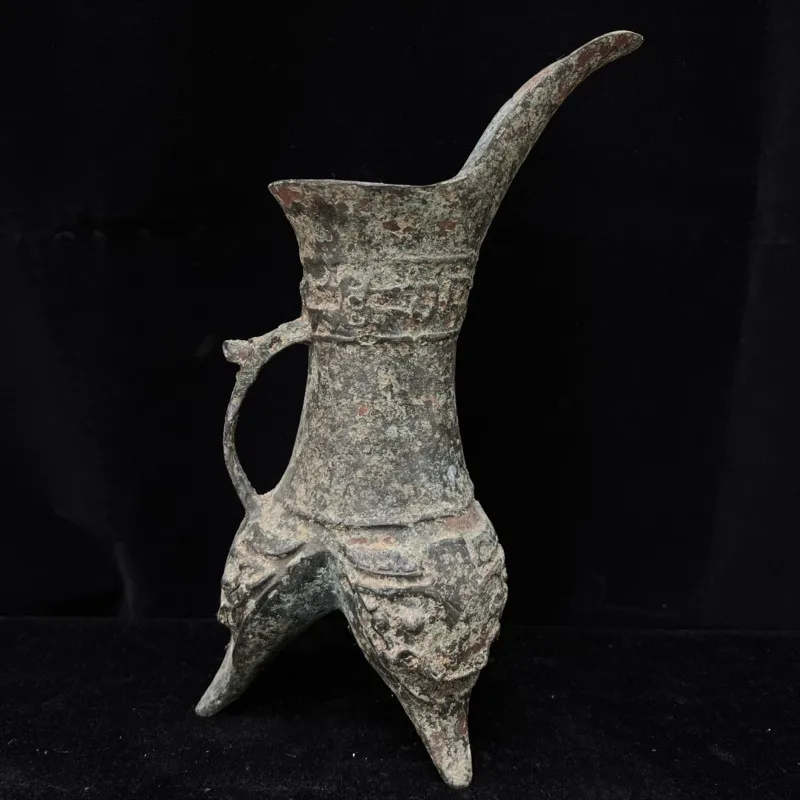 Медна статуетка, Бронзова Чаша за вино, украсена с антични метални поделками на треноге